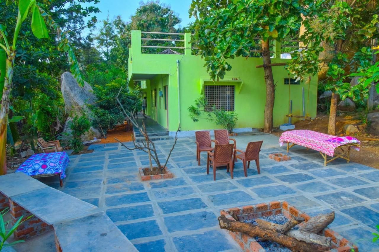 Gopi Plantation Homestay Hampi Extérieur photo